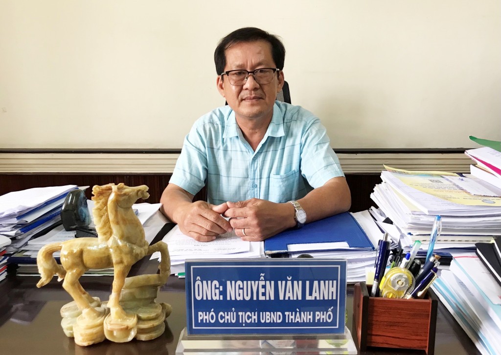 Phó Chủ tịch UBND TP Hội An Nguyễn Văn Lanh cho rằng, chuyển đổi số là cuộc cách mạng cần quyết tâm của toàn hệ thống chính trị, triển khai đồng bộ từ cấp tỉnh đến cấp cơ sở toàn tỉnh Quảng Nam (Ảnh: Đ.Minh)