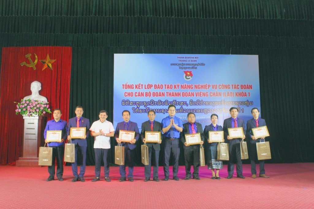 Tổng kết lớp đào tạo kĩ năng, nghiệp vụ công tác Đoàn cho cán bộ Đoàn Thành đoàn Viêng Chăn khóa I Tổng kết lớp đào tạo kĩ năng, nghiệp vụ công tác Đoàn cho cán bộ Đoàn Thành đoàn Viêng Chăn khóa I