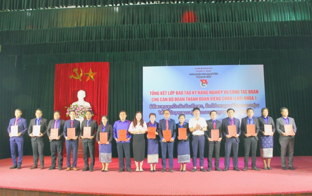 30 cán bộ Lào hoàn thành khóa học Đoàn