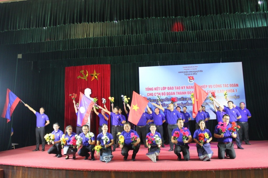 30 cán bộ Lào hoàn thành khóa học Đoàn 30 cán bộ Lào hoàn thành khóa học Đoàn