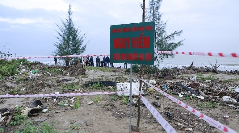 Bờ biển thôn Tân Xuân, xã Hoằng Phụ, huyện Hoằng Hóa, tỉnh Thanh Hóa, bị xâm thực 