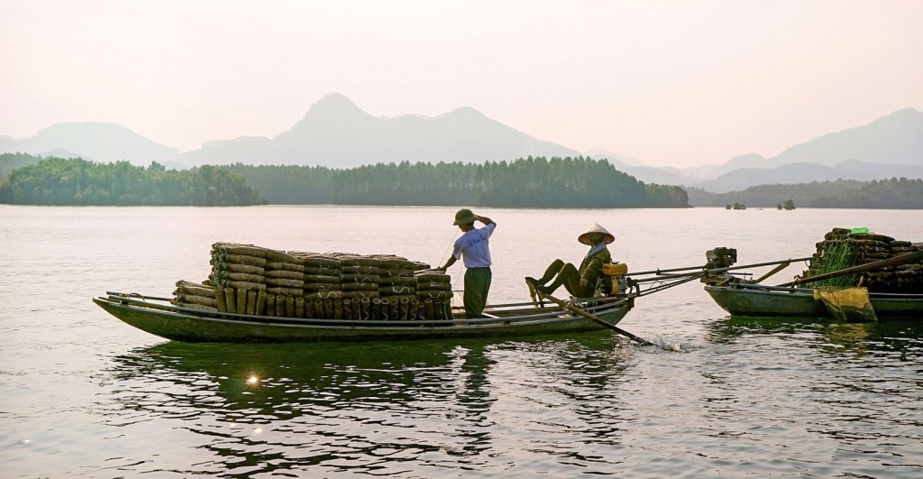 Lòng hồ Thác Bà.