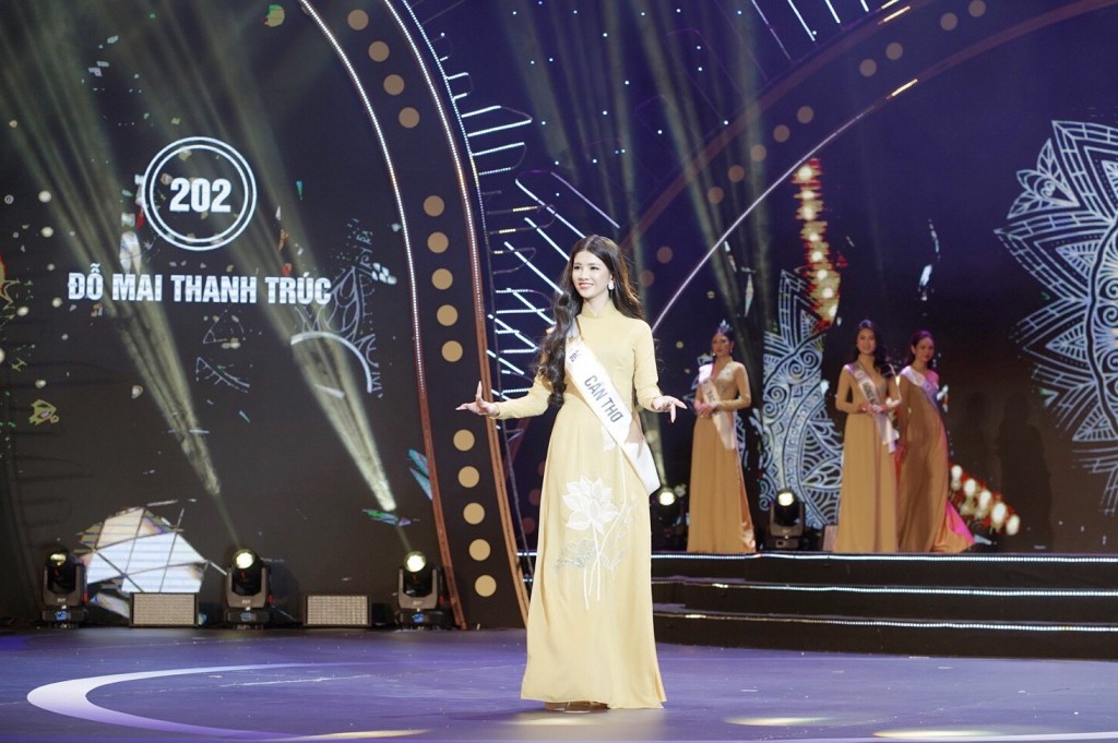Dàn sao hùng hậu đến cổ vũ Bán kết Hoa hậu Du lịch Việt Nam 2022