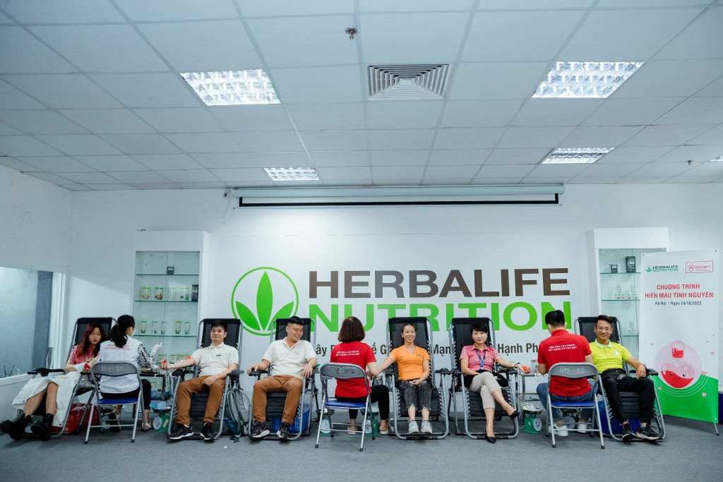 Thành viên độc lập và nhân viên Herbalife Việt Nam tham gia hiến máu 