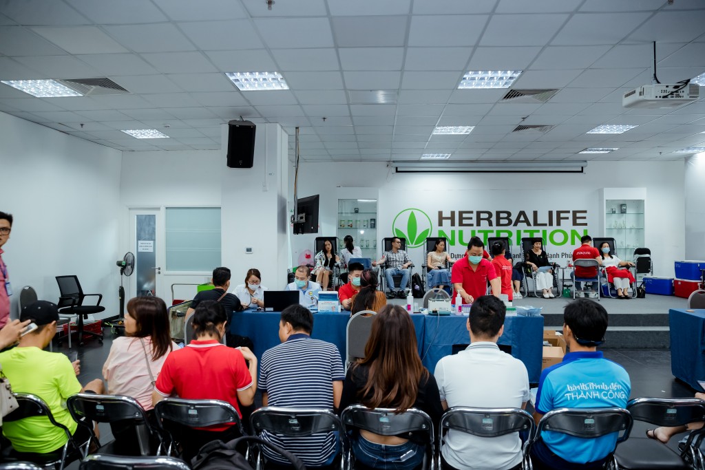 Thành viên độc lập và nhân viên Herbalife Việt Nam tham gia hiến máu tình nguyện