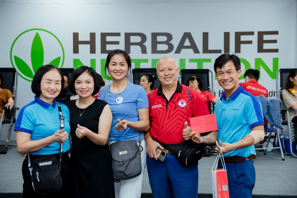 Thành viên độc lập và nhân viên Herbalife Việt Nam tham gia hiến máu tình nguyện