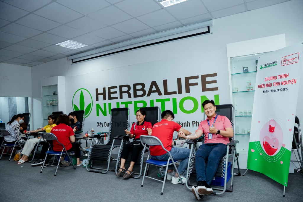 Thành viên độc lập và nhân viên Herbalife Việt Nam tham gia hiến máu tình nguyện