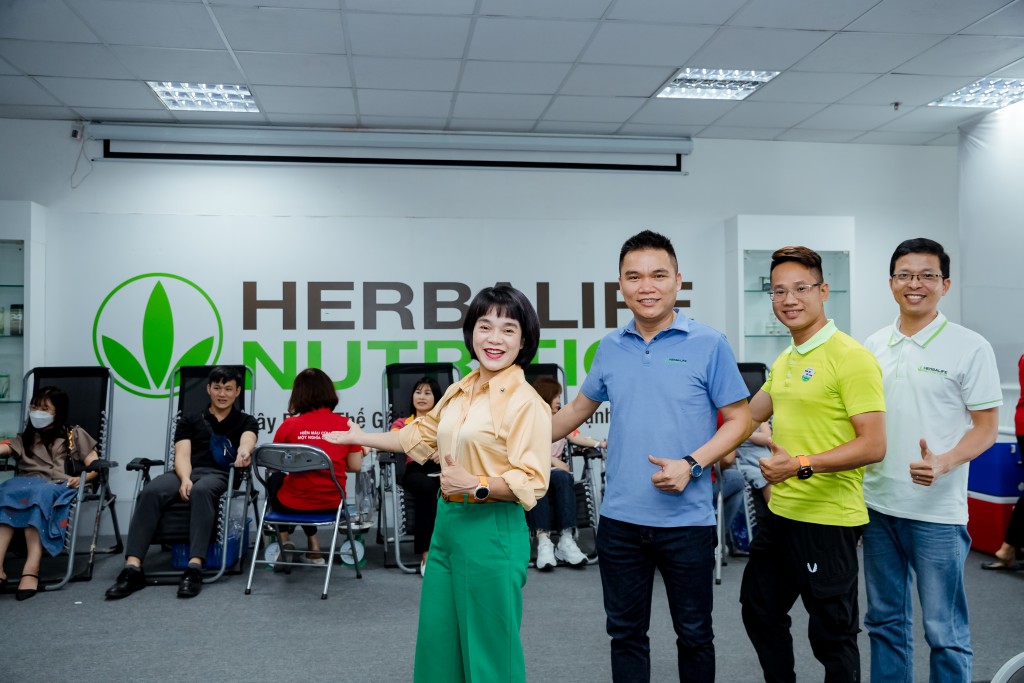 Thành viên độc lập và nhân viên Herbalife Việt Nam tham gia hiến máu tình nguyện