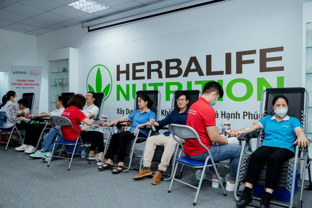 Thành viên độc lập và nhân viên Herbalife Việt Nam tham gia hiến máu tình nguyện