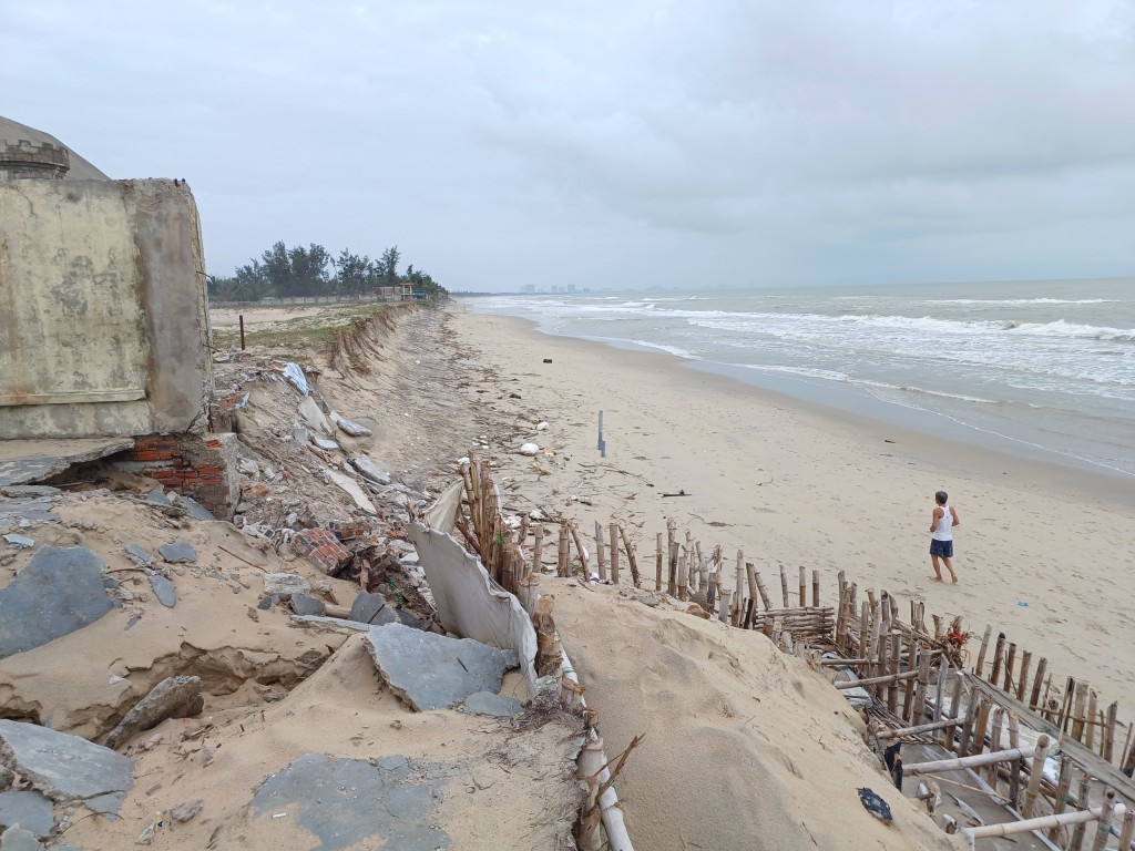Quảng Nam: 300m bờ biển Cẩm An sạt lở kinh hoàng do triều cường