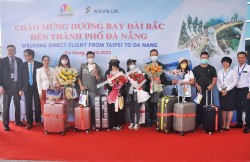 Đón chuyến bay đầu tiên của hãng hàng không Starlux trở lại TP Đà Nẵng