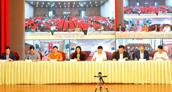 Đại diện các đơn vị ký kết bản ghi nhớ về việc hỗ trợ thúc đẩy ứng dụng chữ ký số trên địa bàn tỉnh Quảng Ninh.
