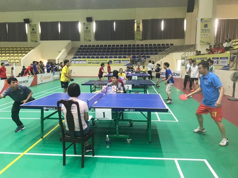 Ngành Giáo dục huyện Hoài Đức tổ chức giải thể thao mừng Ngày Nhà giáo Việt Nam