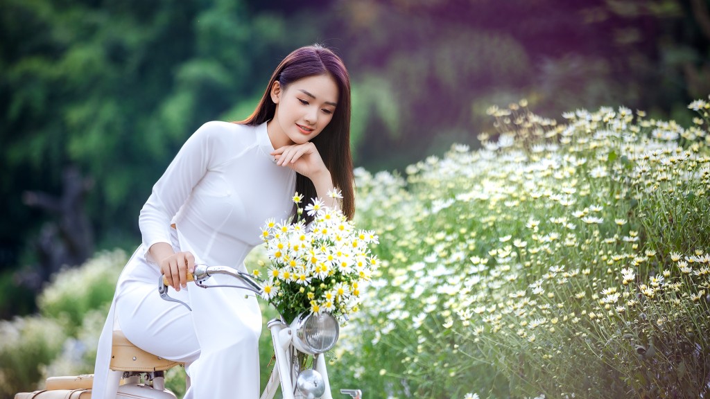 Thiếu nữ Hà thành đẹp yêu kiều bên cúc họa mi