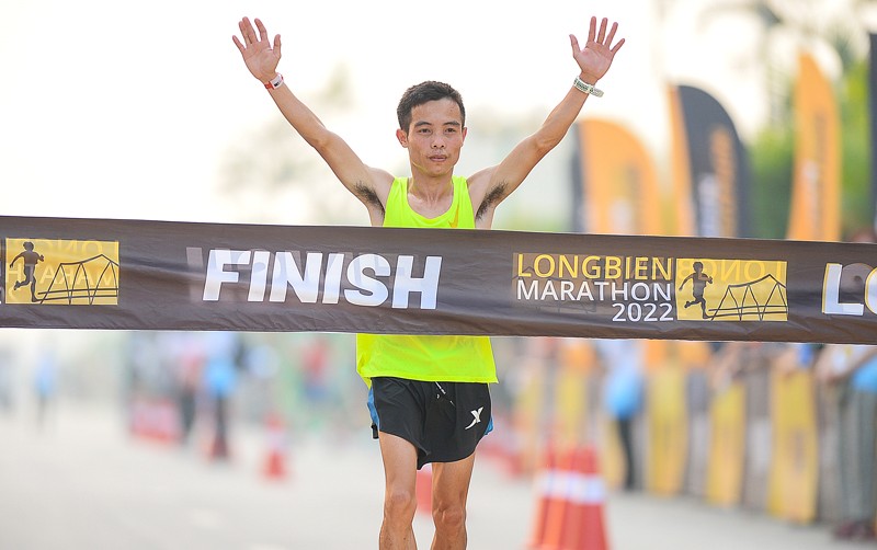Giải Nhất cự ly Marathon (42,195km) Lê Tấn Hi