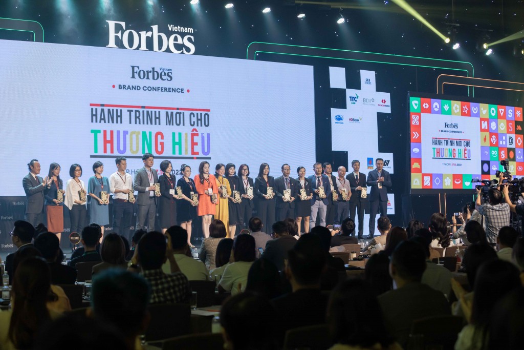 Vinamilk và Mộc Châu Milk đều được vinh danh trong Top 25 thương hiệu F&B dẫn đầu của Forbes Việt Nam
