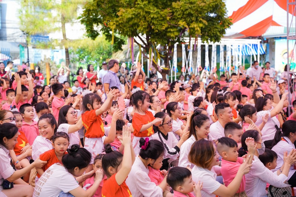 Hội thảo “Sinh con, sinh cha” mang kiến thức nuôi dạy trẻ hữu ích và niềm vui đến với hơn 500 phụ huynh, trẻ em, cán bộ, giáo viên trường mầm non Hoa Cúc, Quận Lê Chân, TP. Hải Phòng