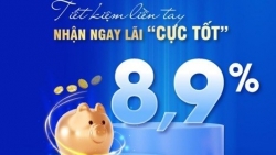 Khách hàng gửi tiết kiệm tại KienlongBank nhận lãi suất lên tới 8,9% cùng hàng ngàn quà tặng