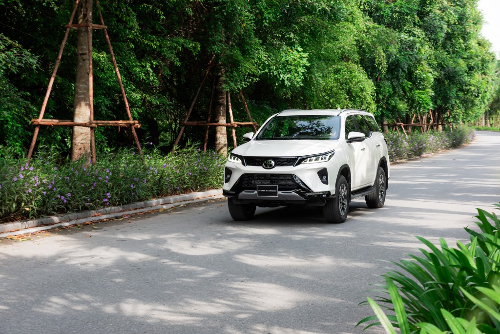 Toyota Việt Nam chính thức giới thiệu Fortuner 2022: “Lướt hành trình, đậm dấu ấn”