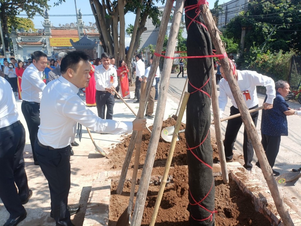 Về đình Hạ Trại, nghe huyền tích Lã Lang Đường