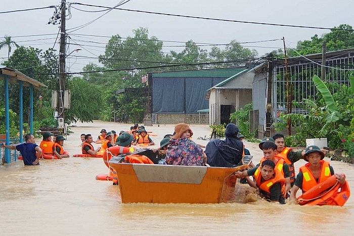 Cứu hộ nhân dân vùng lũ lụt