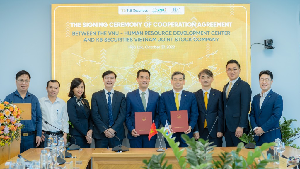 Lễ ký kết thỏa thuận hợp tác giữa Công ty cổ phần chứng khoán KB Việt Nam (KBSV) và trường Đại học Quốc gia Hà Nội diễn ra tốt đẹp