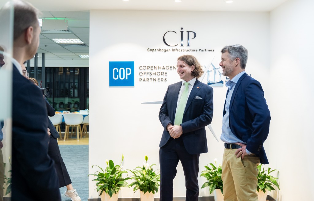 Thái tử Đan Mạch Frederik ghé thăm văn phòng mới của COP tại Hà Nội