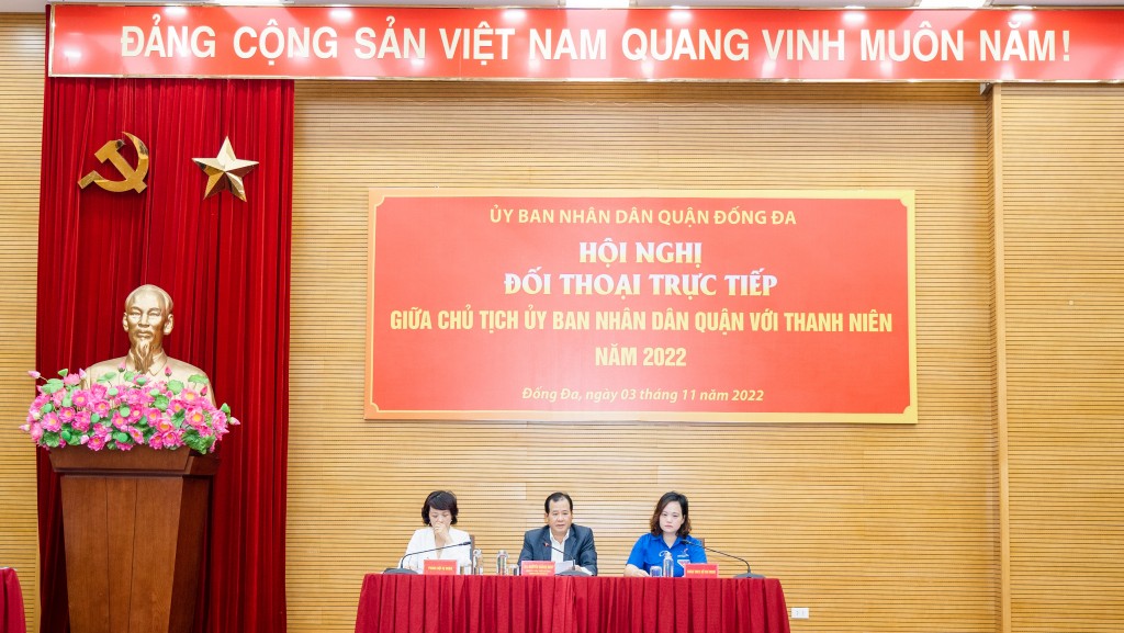 Cuộc đối thoại diễn ra sôi nổi với nhiều câu hỏi hay và thiết thực