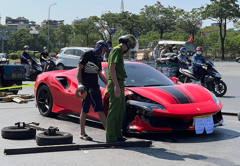 Hiện trường vụ siêu xe Ferari gây tai nạn khiến một người tử vong