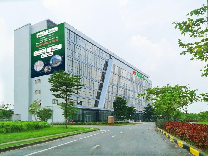 Tòa nhà INTECH Group Business Hub (Khu công nghiệp Đô thị và Dịch vụ VSIP, thành phố Từ Sơn, tỉnh Bắc Ninh).