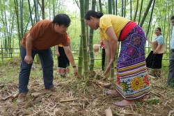 Bảo tồn đa dạng sinh học và tài nguyên thiên nhiên song song với việc phát triển sinh kế cho người dân