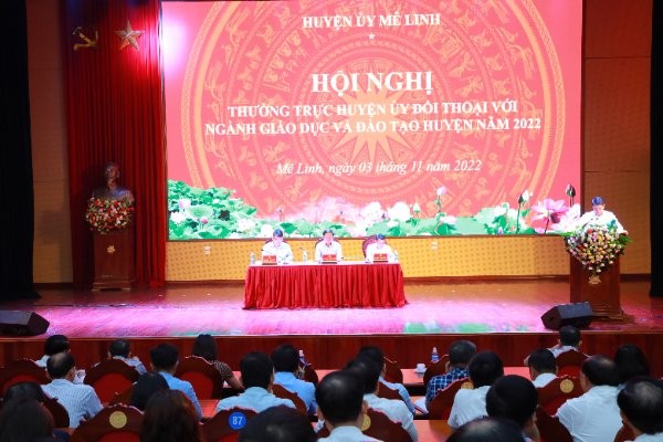 Toàn cảnh hội nghị Thường trực Huyện ủy đối thoại với ngành Giáo dục và Đào tạo huyện