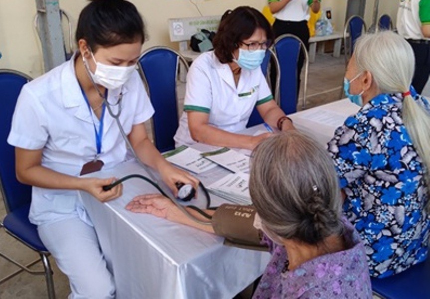 Hà Nội: Hội chữ thập đỏ thành phố tổ chức khám bệnh, tư vấn sức khỏe tại Trung tâm Bảo trợ xã hội 2