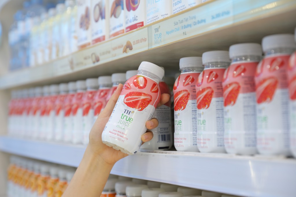 TH true JUICE milk kết hợp sữa tươi sạch và trái cây, cung cấp nguồn năng lượng hoàn toàn từ thiên nhiên.