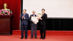 Hà Nội: Huyện ủy Đan Phượng trao Huy hiệu Đảng tặng 78 đảng viên lão thành