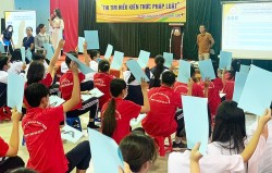 Học sinh Hà Nội hưởng ứng Ngày Pháp luật Việt Nam