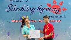 Phan Minh Huyền trẻ trung, rạng rỡ đi hiến máu tình nguyện tại Hà Nội