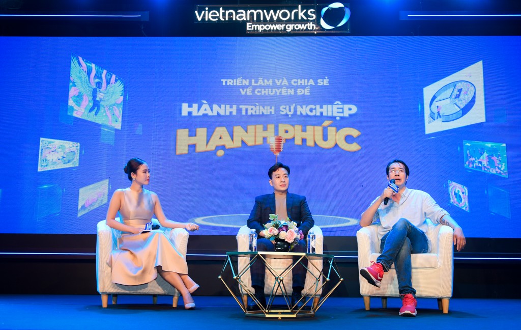 Diễn giả Trương Anh Ngọc - Nhà báo, Bình luận viên và Diễn giả Nguyễn Hiếu Trường An - Vice President, Head of Talent COE - Suntory APAC chia sẻ tại phiên thảo luận