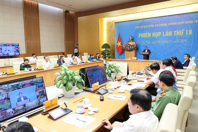 Thủ tướng nhấn mạnh tinh thần không để dịch chồng dịch; tuyệt đối không chủ quan, lơ là, mất cảnh giác- Ảnh: VGP/Nhật Bắc