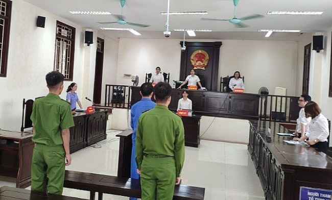Thái Bình: Thầy giáo hiếp dâm học sinh lĩnh án 13 năm tù giam
