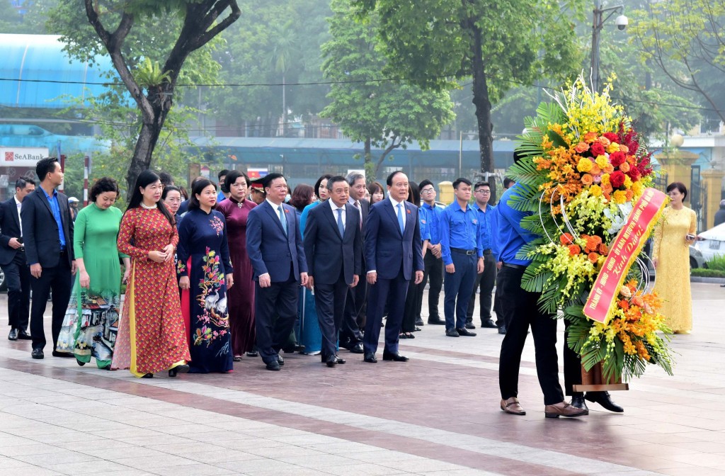 Lãnh đạo TP Hà Nội đặt hoa tưởng nhớ lãnh tụ V.I.Lênin