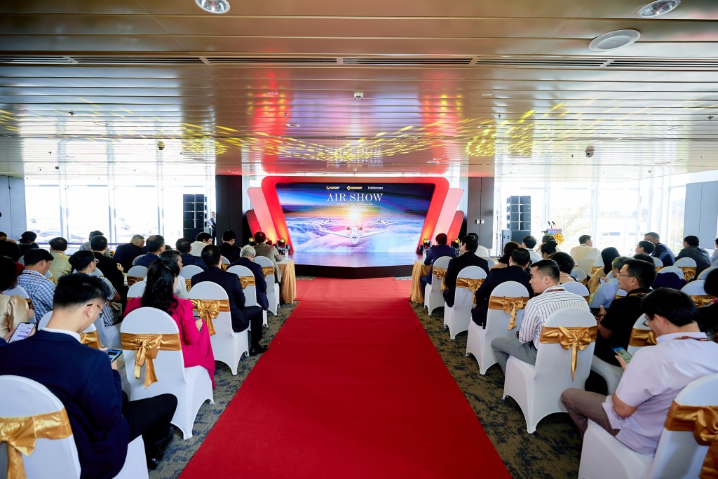 Cận cảnh triển lãm hàng không lần đầu tiên tổ chức tại Việt Nam 