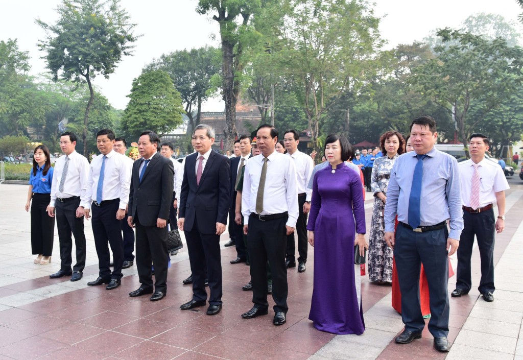 Lãnh đạo TP Hà Nội đặt hoa tưởng nhớ lãnh tụ V.I.Lênin