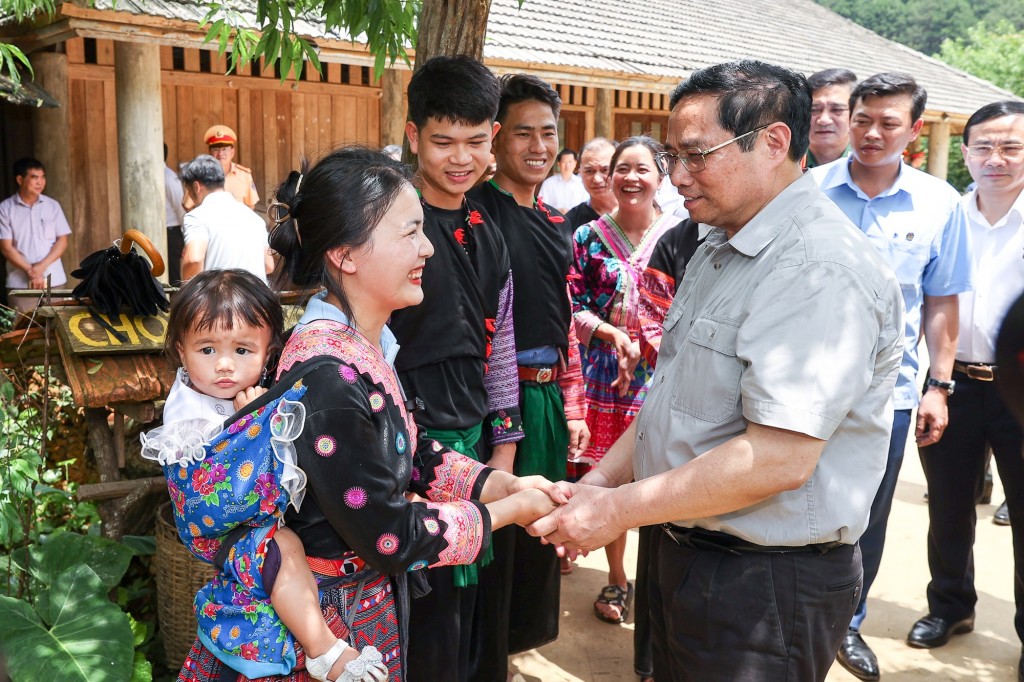 Thủ tướng Phạm Minh Chính tới thăm thôn bản Hua Tạt vào tháng 5/2022 Thủ tướng Phạm Minh Chính tới thăm thôn bản Hua Tạt vào tháng 5/2022