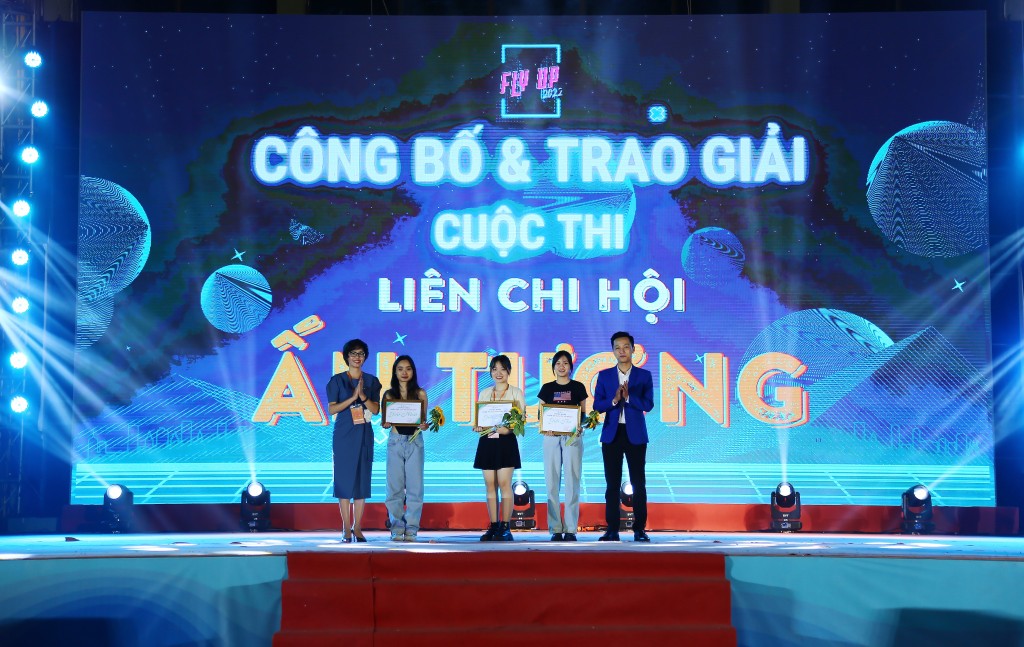 Đầy sức trẻ trong Đêm đại nhạc hội Fly Up chào tân sinh viên