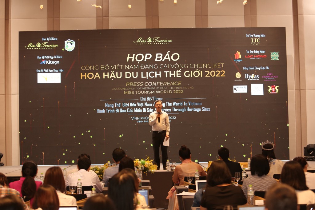 Ông Bùi Hồng Đô - Giám đốc Sở Văn hóa, Thể thao và Du lịch tỉnh Vĩnh Phúc phát biểu tại buổi họp báo công bố Việt Nam đăng cai tổ chức Chung kết Hoa hậu Du lịch Thế giới 2022
