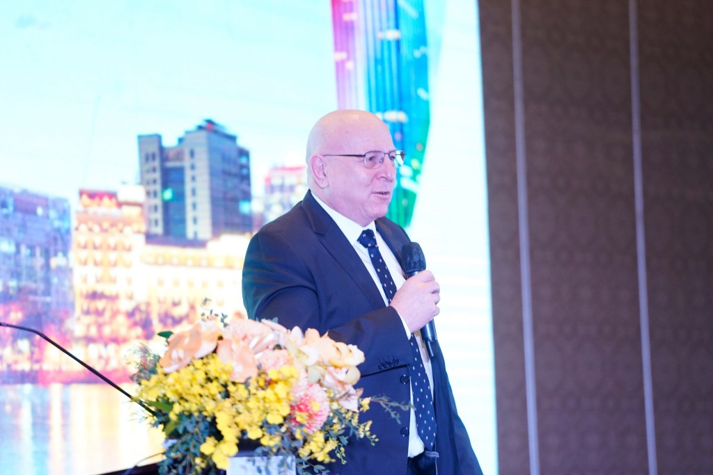  Đại diện Temenos - ông Craig Bennet (Tổng giám đốc Khu vực Châu Á – Thái Bình Dương) phát biểu tại sự kiện