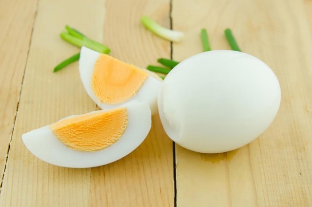 Trứng rất giàu protein tốt cho người bệnh sốt xuất huyết.