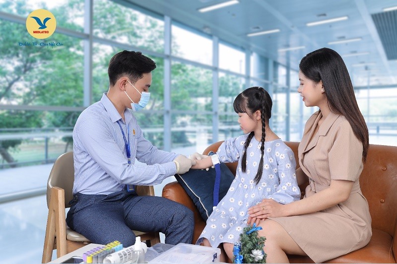 Xét nghiệm máu là chỉ số cần thiết để biết chính xác trẻ có dậy thì sớm hay không. 