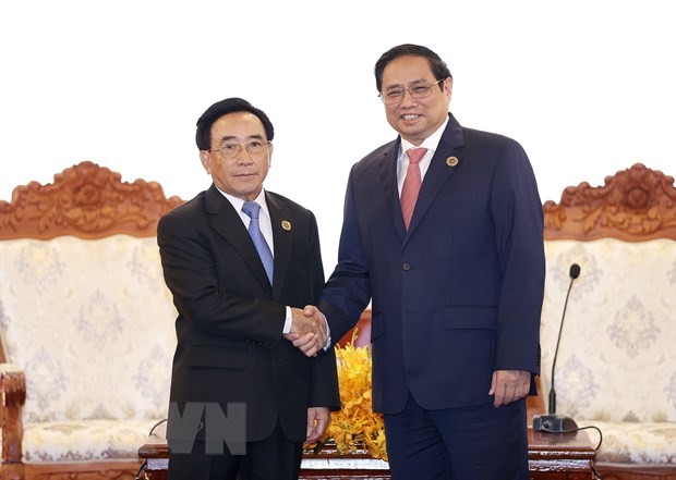  Sáng 10/11, tại thủ đô Phnom Penh, Campuchia, Thủ tướng Phạm Minh Chính gặp Thủ tướng Lào Phankham Viphavanh. (Ảnh: Dương Giang/TTXVN)
